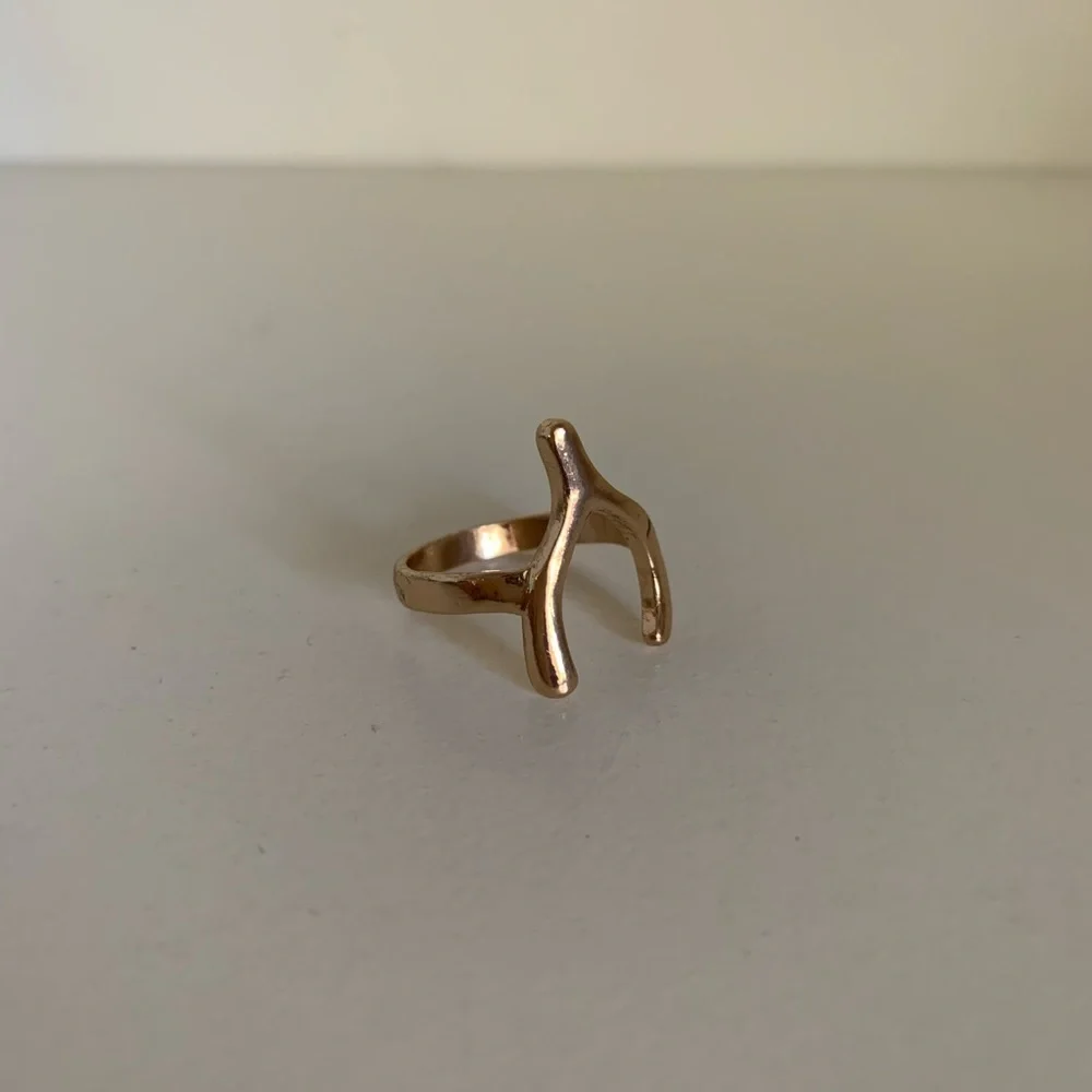 NWOT Gold wishbone ring